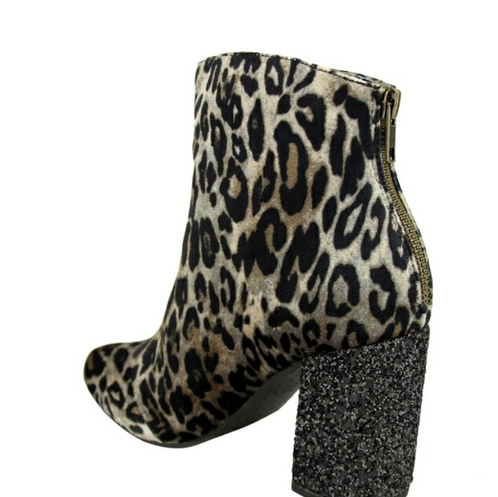NOT RATED CHERRY BOOTS - Picture 2 of 11